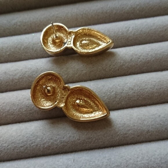 Swarovski Clear Crystal Teardrop shape gold tone pierced earrings - Picture 3 of 9